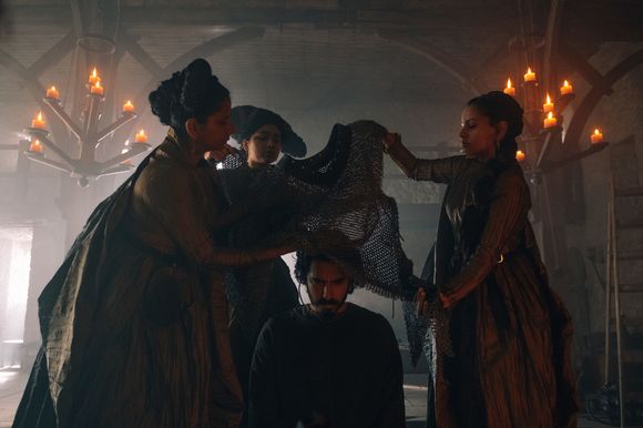 Dev Patel în The Green Knight