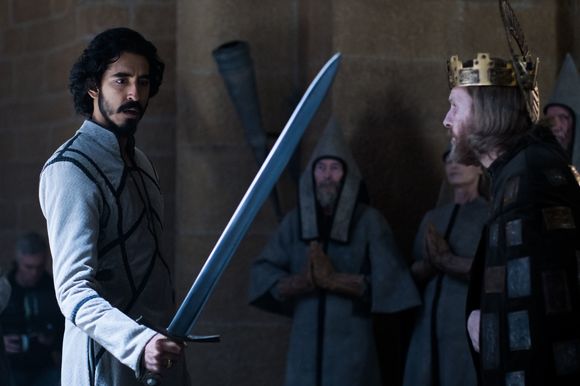 Dev Patel în The Green Knight