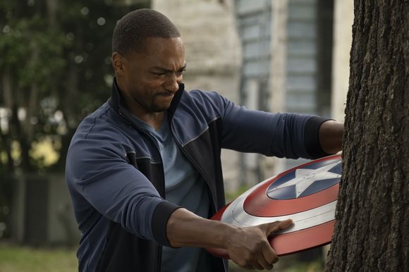 Anthony Mackie în The Falcon and the Winter Soldier