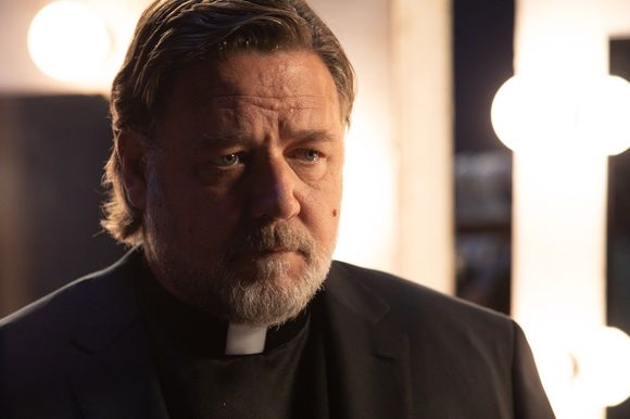 Russell Crowe în The Exorcism