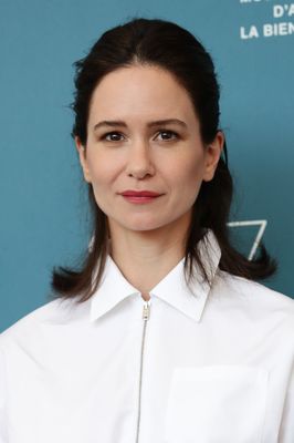 Katherine Waterston în The World to Come