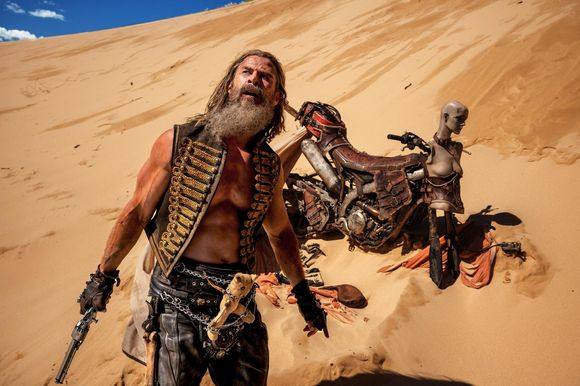 Chris Hemsworth în Furiosa: A Mad Max Saga