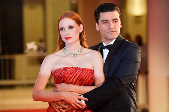 Oscar Isaac, Jessica Chastain în Scenes from a Marriage
