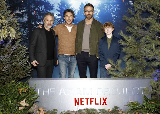 Mark Ruffalo, Shawn Levy, Ryan Reynolds, Walker Scobell în The Adam Project