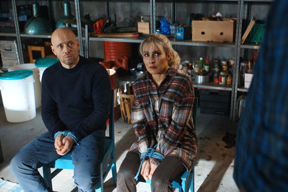 Aksel Hennie, Noomi Rapace în I onde dager