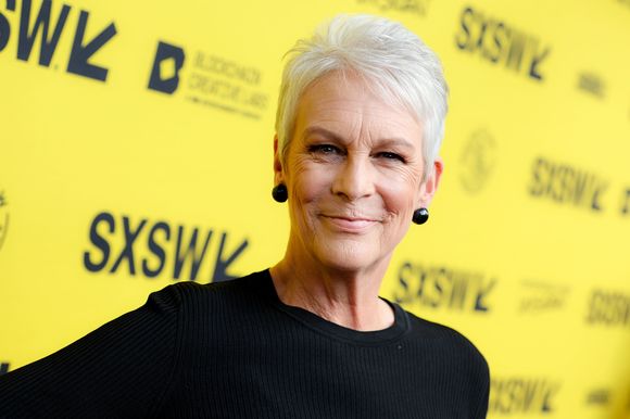 Jamie Lee Curtis în Everything Everywhere All at Once