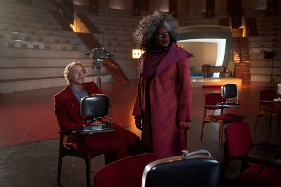 Viola Davis, Tom Blyth în The Hunger Games: The Ballad of Songbirds and Snakes
