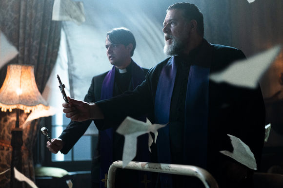 Russell Crowe în The Pope's Exorcist