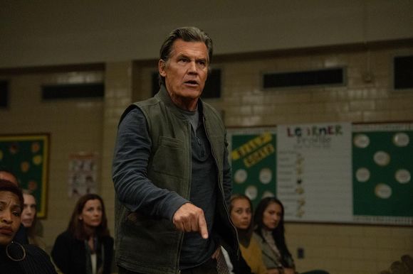 Josh Brolin în Weapons
