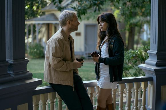 Martin Freeman, Jenna Ortega în Miller's Girl