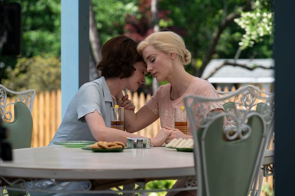 Anne Hathaway, Jessica Chastain în Mothers' Instinct