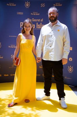 Rina Gri, Alecs Năstoiu în The Secret of Pin-Up Island