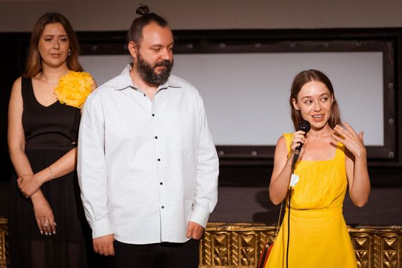 Alecs Năstoiu, Rina Gri în The Secret of Pin-Up Island
