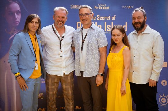 Rina Gri, Alecs Năstoiu în The Secret of Pin-Up Island