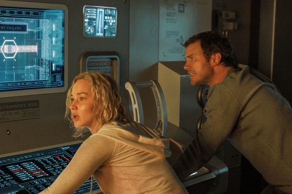 Chris Pratt, Jennifer Lawrence în Passengers