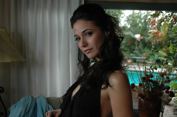 Emmanuelle Chriqui în Elektra Luxx