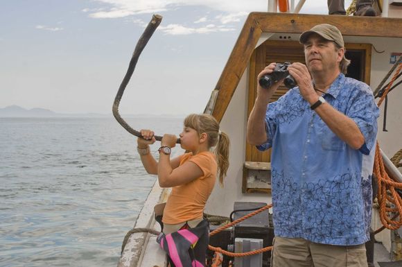 Bindi Irwin, Beau Bridges în Free Willy: Escape from Pirate's Cove