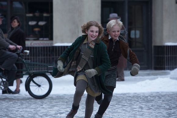 Sophie Nélisse, Julian Lehmann în The Book Thief