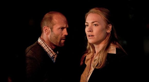 Jason Statham, Yvonne Strahovski în The Killer Elite