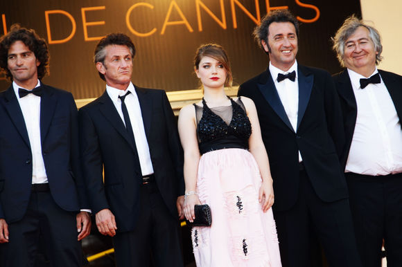Sean Penn, Eve Hewson, Paolo Sorrentino în This Must Be the Place