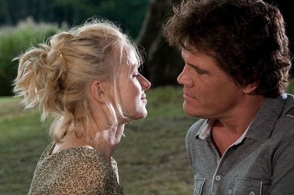 Naomi Watts, Josh Brolin în You Will Meet A Tall Dark Stranger