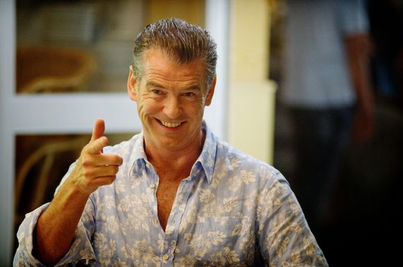 Pierce Brosnan în A Long Way Down