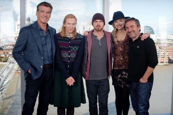 Pierce Brosnan, Toni Collette, Aaron Paul, Imogen Poots în A Long Way Down
