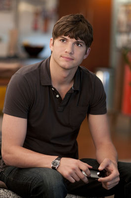 Ashton Kutcher în No Strings Attached