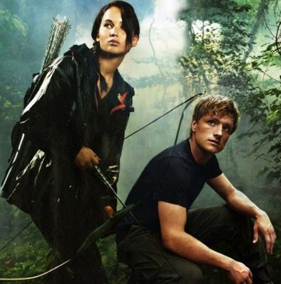 Jennifer Lawrence, Josh Hutcherson în The Hunger Games