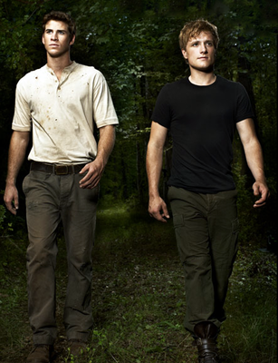 Josh Hutcherson, Liam Hemsworth în The Hunger Games