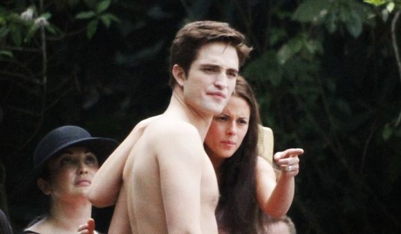 Robert Pattinson, Kristen Stewart în The Twilight Saga: Breaking Dawn - Part 1