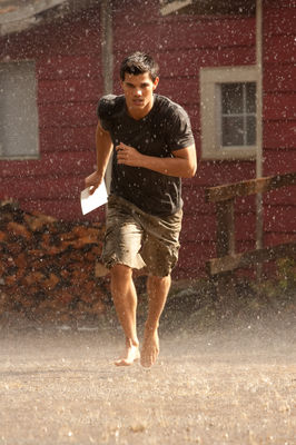Taylor Lautner în The Twilight Saga: Breaking Dawn - Part 1