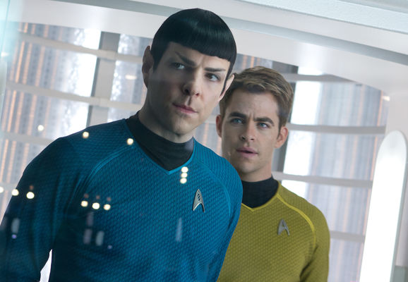 Chris Pine, Zachary Quinto în Star Trek Into Darkness