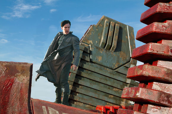 Benedict Cumberbatch în Star Trek Into Darkness