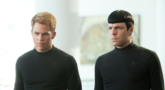 Chris Pine, Zachary Quinto în Star Trek Into Darkness