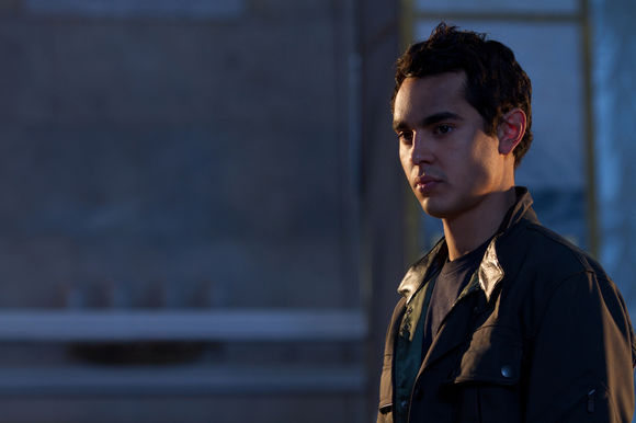 Max Minghella în The Darkest Hour