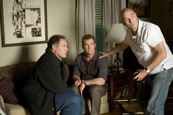 Jay O. Sanders, Mel Gibson, Martin Campbell în Edge of Darkness