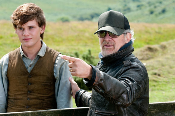 Steven Spielberg, Jeremy Irvine în War Horse