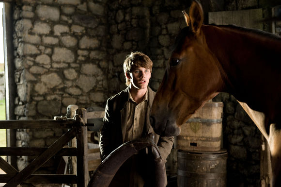 Jeremy Irvine în War Horse