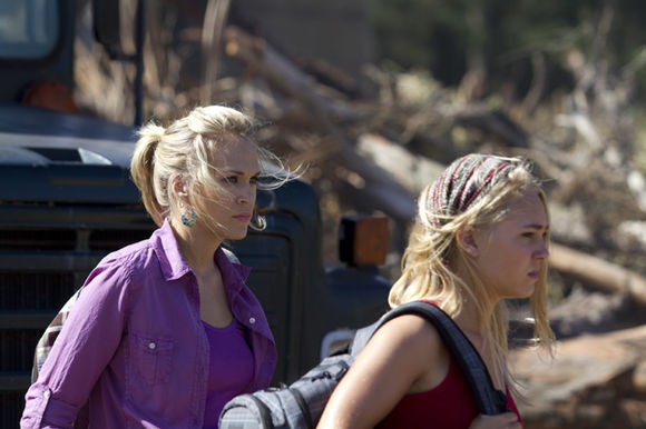 Carrie Underwood, AnnaSophia Robb în Soul Surfer