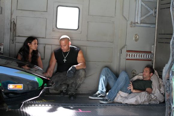 Jordana Brewster, Vin Diesel, Paul Walker în Fast Five