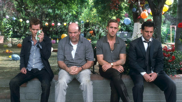 Kevin Bacon, John Carroll Lynch, Ryan Gosling, Steve Carell în Crazy, Stupid, Love.