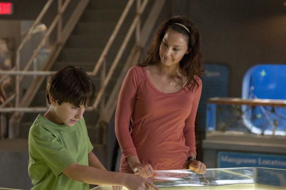 Nathan Gamble, Ashley Judd în Dolphin Tale