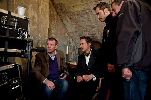 Guy Ritchie, Robert Downey Jr., Jude Law în Sherlock Holmes: A Game Of Shadows
