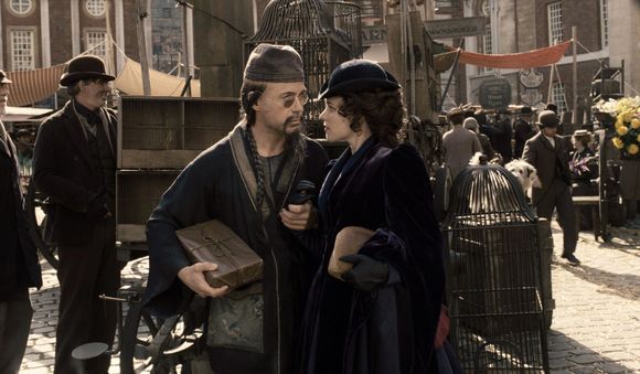Robert Downey Jr., Rachel McAdams în Sherlock Holmes: A Game Of Shadows
