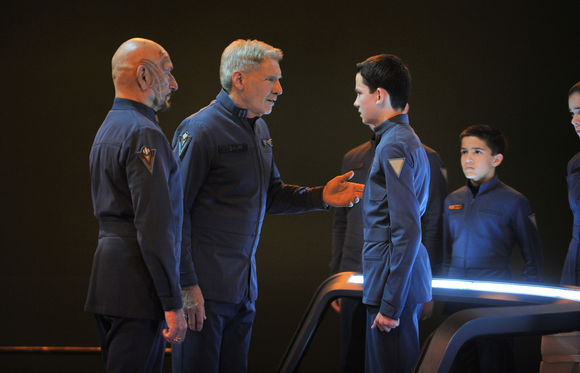 Ben Kingsley, Harrison Ford, Asa Butterfield în Ender's Game