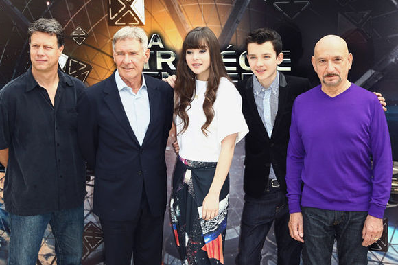 Gavin Hood, Harrison Ford, Hailee Steinfeld, Asa Butterfield, Ben Kingsley în Ender's Game