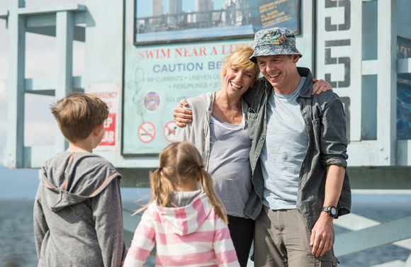 Toni Collette, Simon Pegg în Hector and the Search for Happiness
