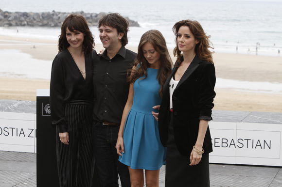 Carice van Houten, Juan Carlos Fresnadillo, Ella Purnell, Pilar López de Ayala în Intruders