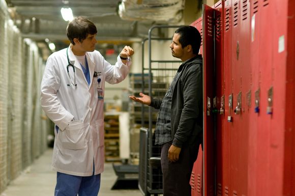 Orlando Bloom, Michael Peña în The Good Doctor